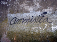 Amnistía pintada en la pared.