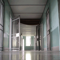 Interior de una prisión vacía.
