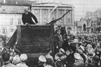 Lenin y Trotsky en un míting.