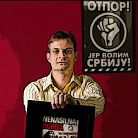 Srdja Popovic con el símbolo de «Otpor!». Foto: AnarchitexT.